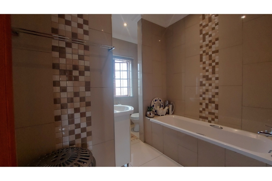 3 Bedroom Property for Sale in Meerhof North West